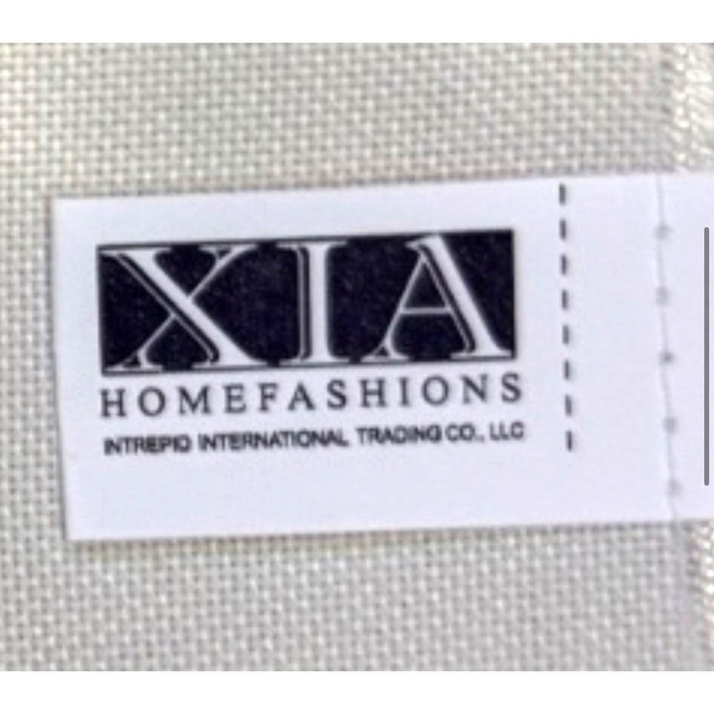 Set of 4 White Linen Christmas Napkins Embroidered Holly Xia Home Fashions - Picture 7 of 7
